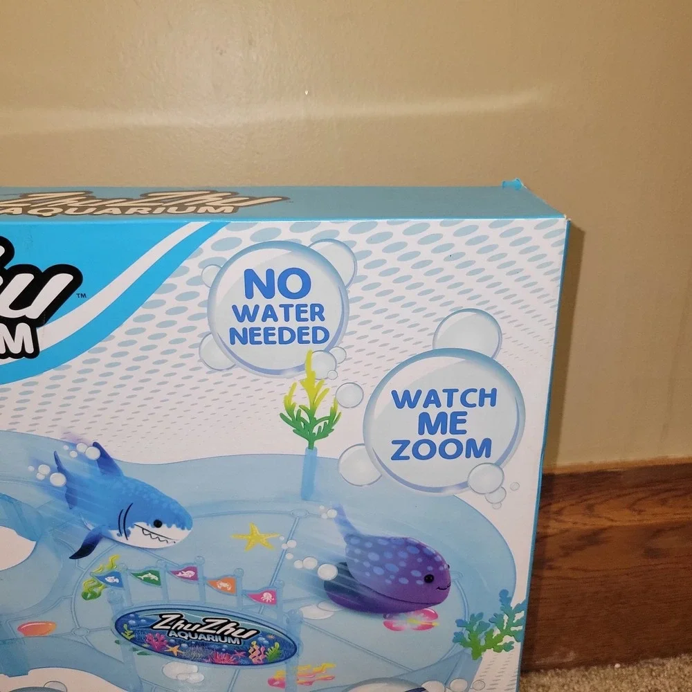 ZhuZhu Aquarium Starter Set With 2 Fish No Water Needed Toy Playset‎ New In Box